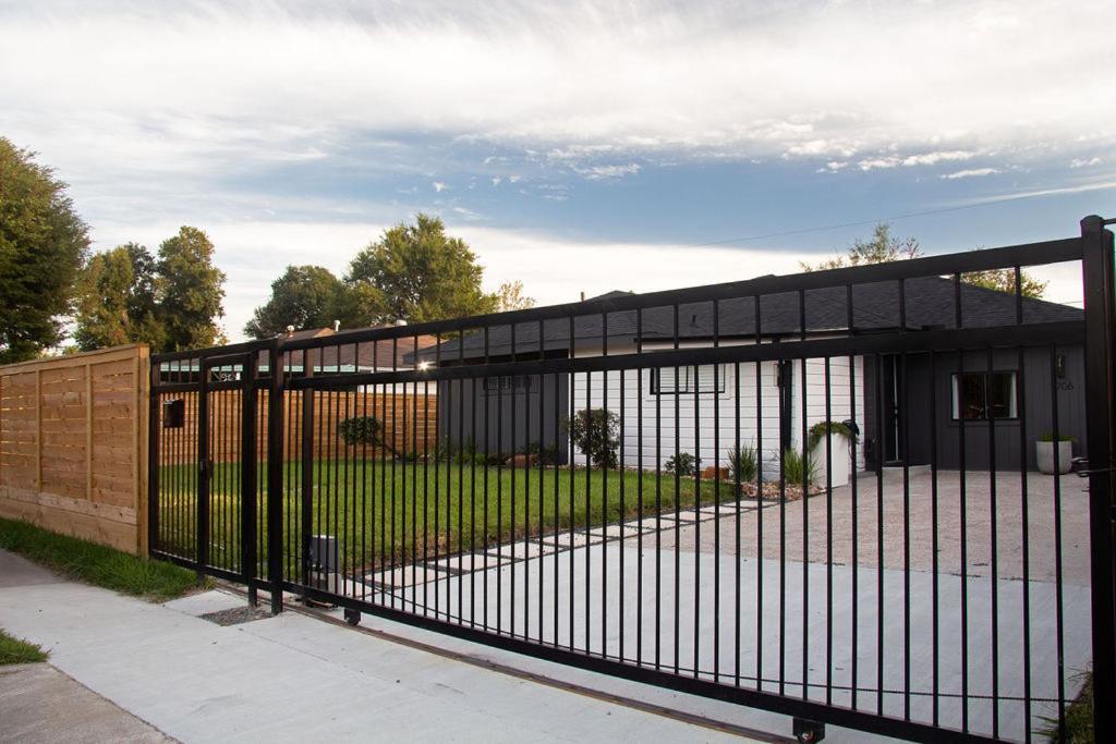 The Gated Modern Home Near Nrg And Medical Center Houston Eksteriør billede