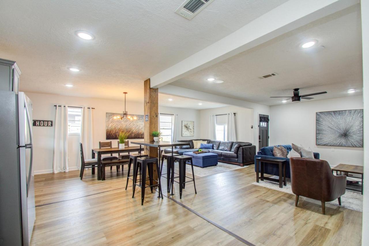 The Gated Modern Home Near Nrg And Medical Center Houston Eksteriør billede