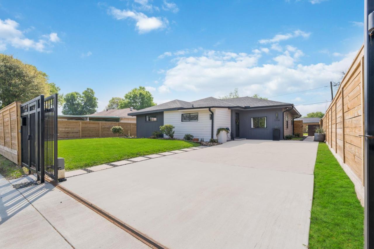 The Gated Modern Home Near Nrg And Medical Center Houston Eksteriør billede